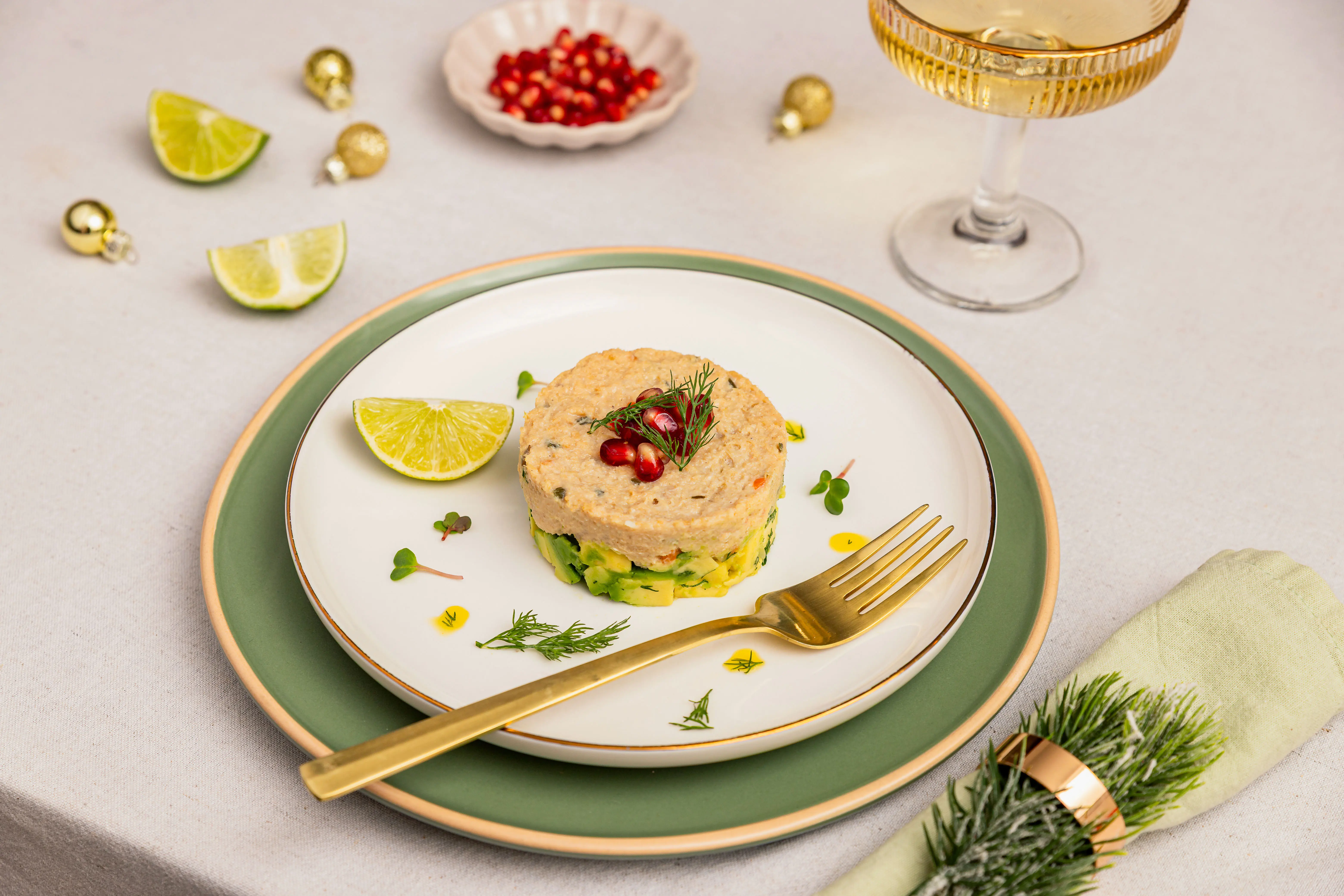 Rillettes de crabe au citron vert façon tartare, avocat et grenade