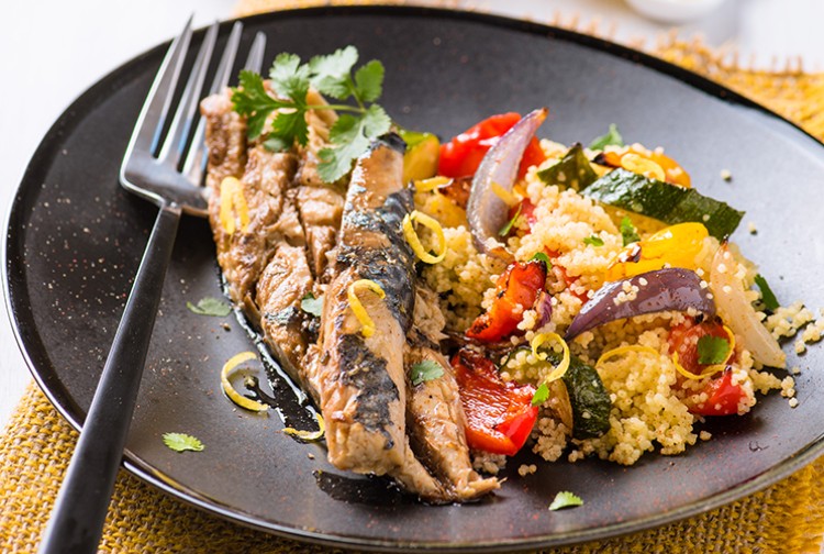 <p>Filets de maquereaux grillés et couscous de légumes rôtis</p>