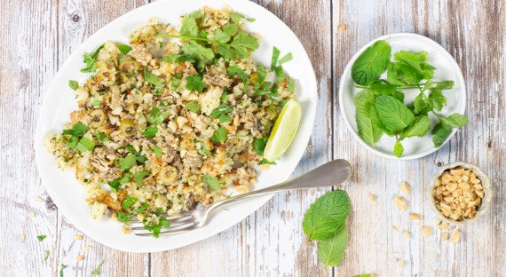 Salade de riz croustillant laotienne aux sardines